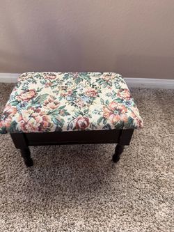 Small foot stool
