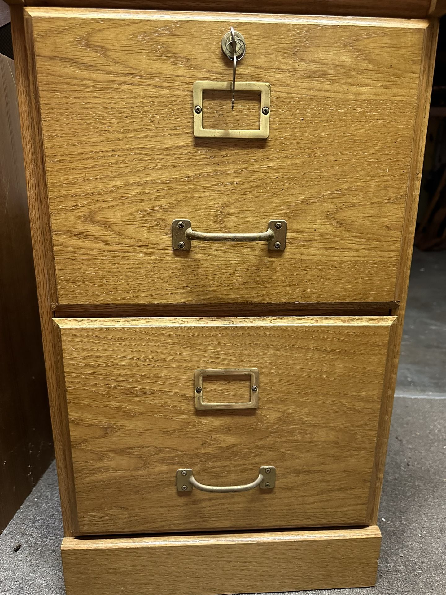 wood filing cabinet /lock