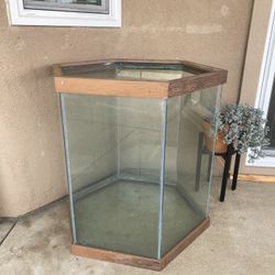 Fish/Turtle/Reptile Tank - Thick Glass - No Lid - Holds Water - 30” Tall x 26” Opening at Top -