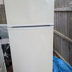 Kenmore Refrigerator 