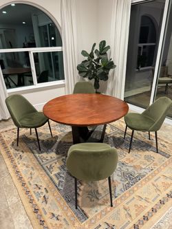 🔥 Dining Table + Velvet Chairs — Set or Separate — Priced to Sell! 🔥