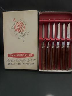 Vintage steak knife set