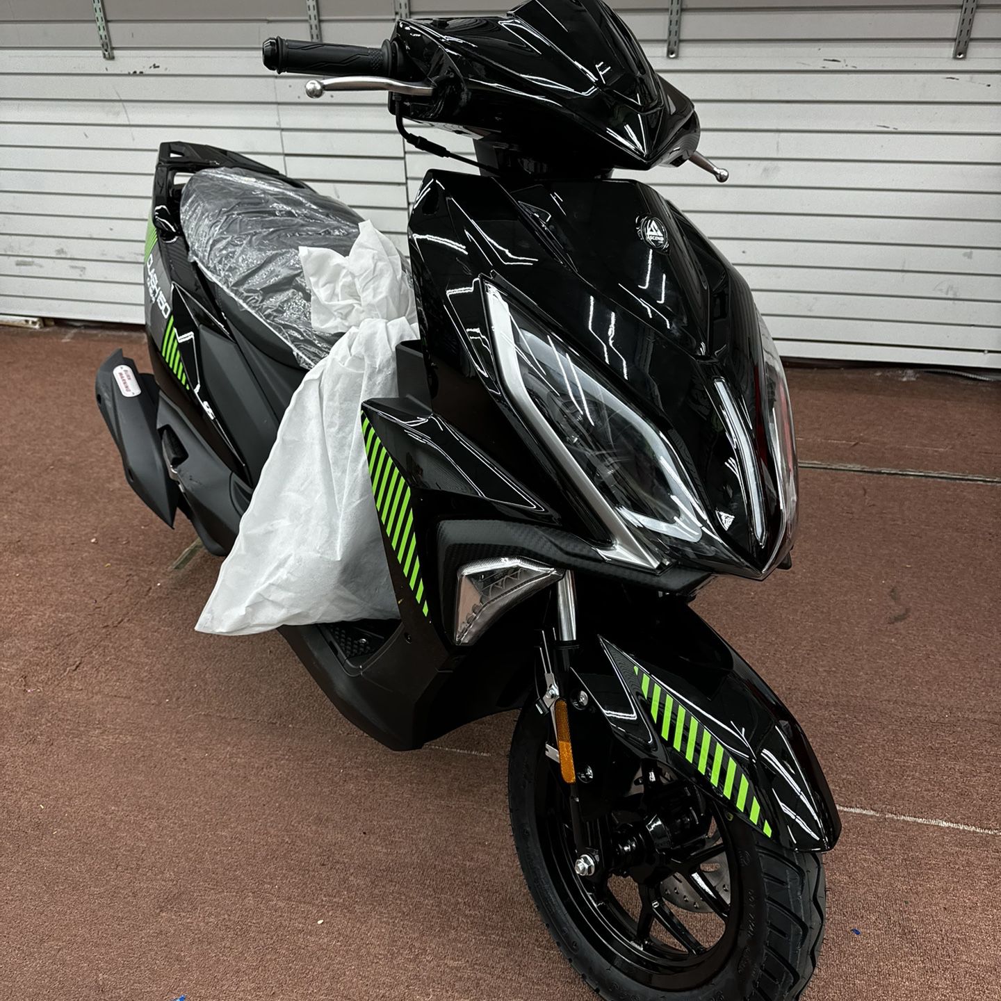 Brand New Clash 150cc Gas Scooter 