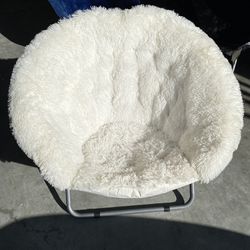 White Round Saucer Chair