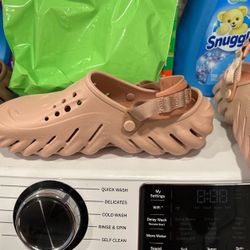 Crocs Max Cushion Shoes 