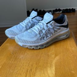 ALMOST NEW CONDITION NIKE AIRMAX Size 6Y 