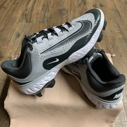 Nike Alpha Huarache Elite 4 Low TPU Plastic Cleats (Size: 8, 8.5, 9, 9.5, 10, 10.5, 11, 12, 13)