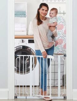 baby gate - brand new