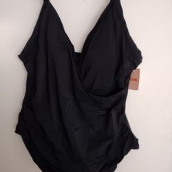 Brand New Women's One Piece Bathing Suit Size 4 XL (28W-30W) $40 Cash Only Pick Up Only In Bakersfield In The 93308 Area No Holds 
