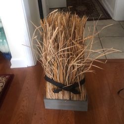 Decorative Wheat Straw With Brown Now And A Gray Blue Box