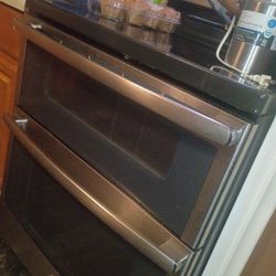 I Have A G E 2 Oven Stove Five Burners Everything Works Great Condition I Am Asking $275 Or Best Offer