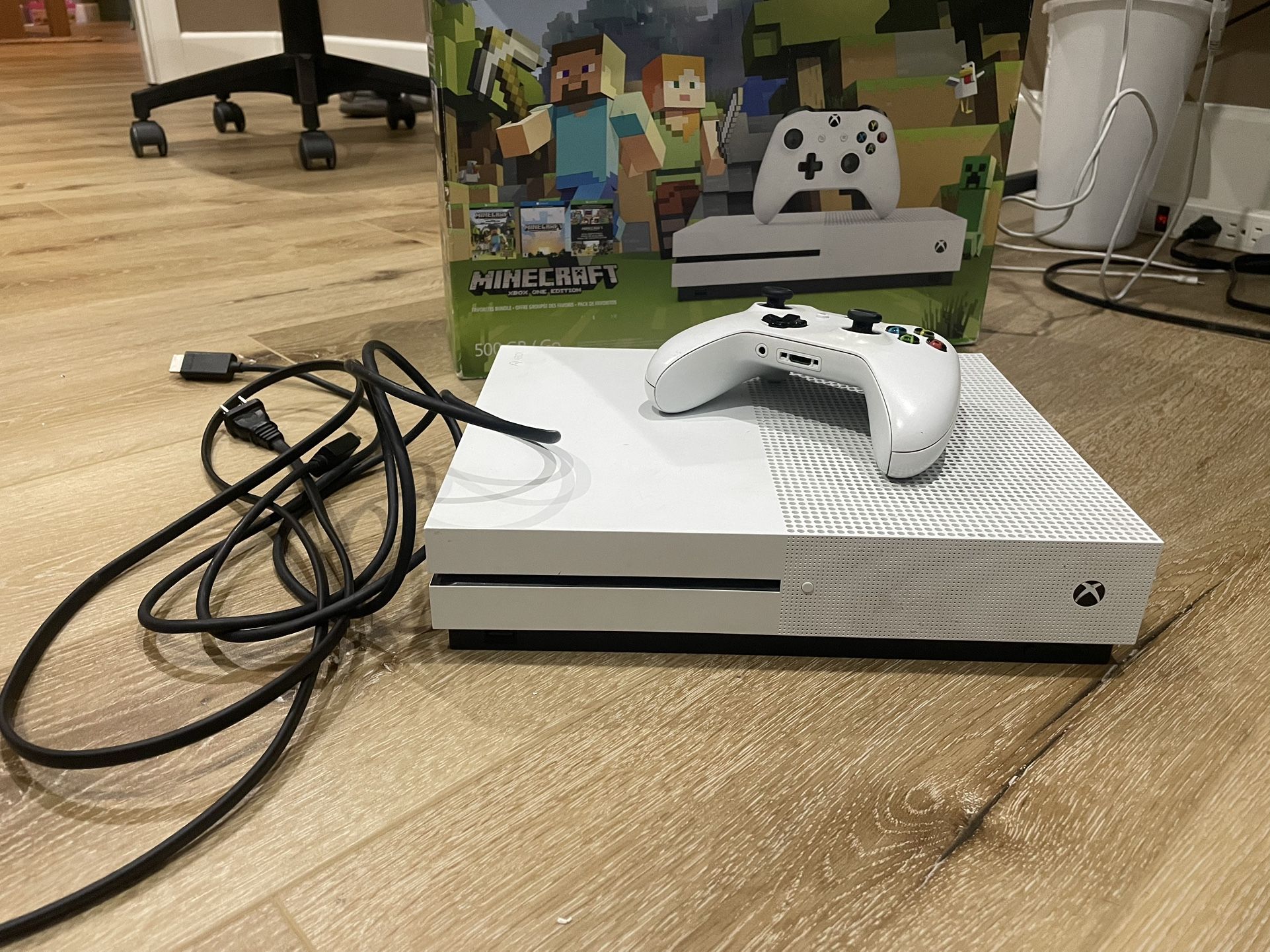 Xbox One S 500G with controller