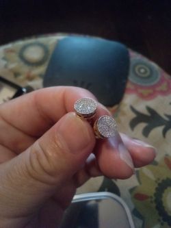 Diamond earings gold