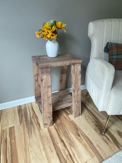 Accent table