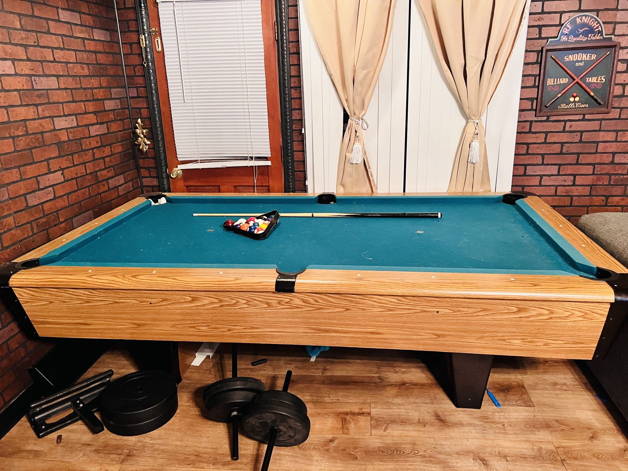 🎱 She Ain’t New, But She Sinks Balls Like a Champ!