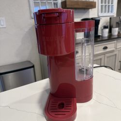 Keurig K-Express Essentiales Red Single-Serve K-cup Pod Coffee Maker  