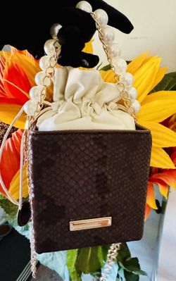 ✨Elegant square bag! with chain included✨