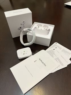 AirPod Pro (2nd Generation) With MagSafe Wireless Charging Case