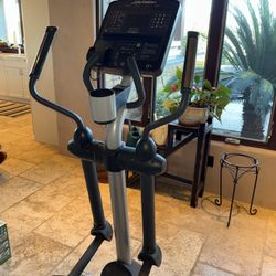Commercial Life Fitness Elliptical CLSX