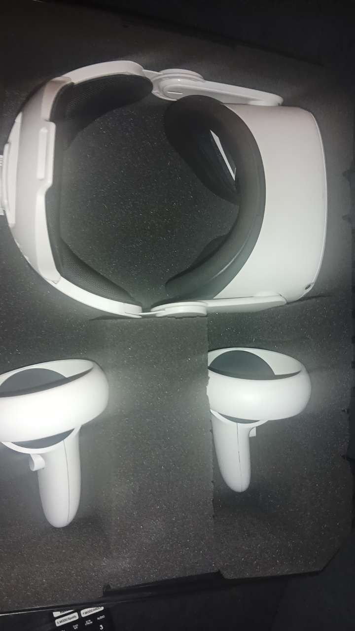 Vr Headset Good Condition Works Good 200 Bucks For It Or We Can Work Something Out