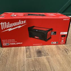 Milwaukee Job site Radio Model 2952-20 TOOL-ONLY