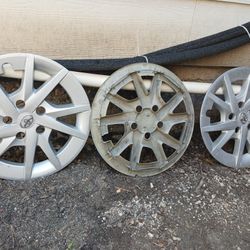 HUBCAPS ' (3)  Toyota. Size (17") Inches.