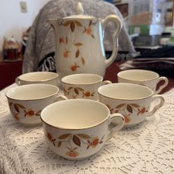 Vintage Hall Coffee Pot And 6 Cups And Matching Genie Teapot
