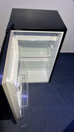 Hisense Mini Fridge w/ freezer drawer