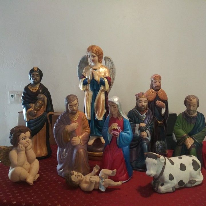 Nativity  8 FIGURES 