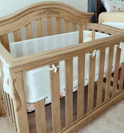 Brand New Westwood Design 4 in 1 Convertible Crib for Sale in