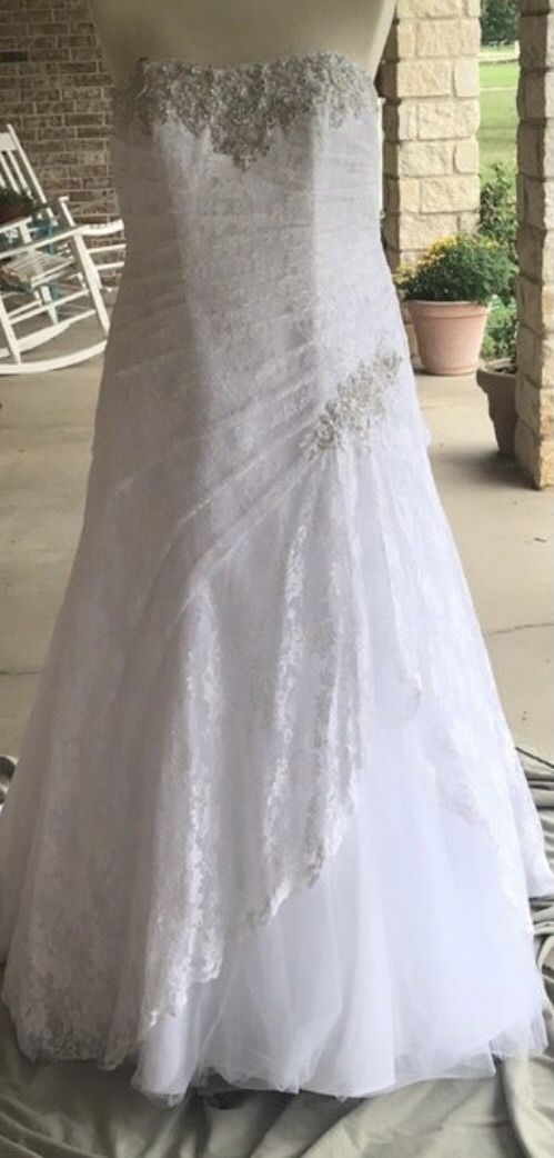 David’s Bridal Ivory Lace Wedding Gown Size 14