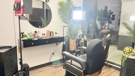 Floating Salon/Barber Station - With Mirror included