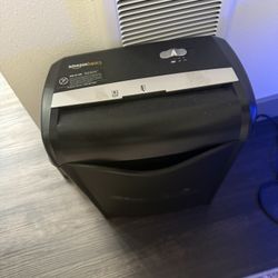 Amazon Basics Paper Shredder 