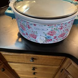 Pioneer Woman Crockpot & Canister Set