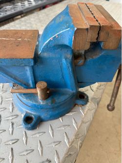 Bench Vise- Swivel- 4.5”