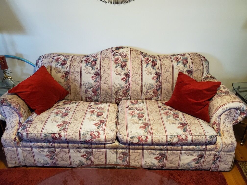Lazyboy Love seat and couch (red pillows not included) and 2 lamps and 2 tables.