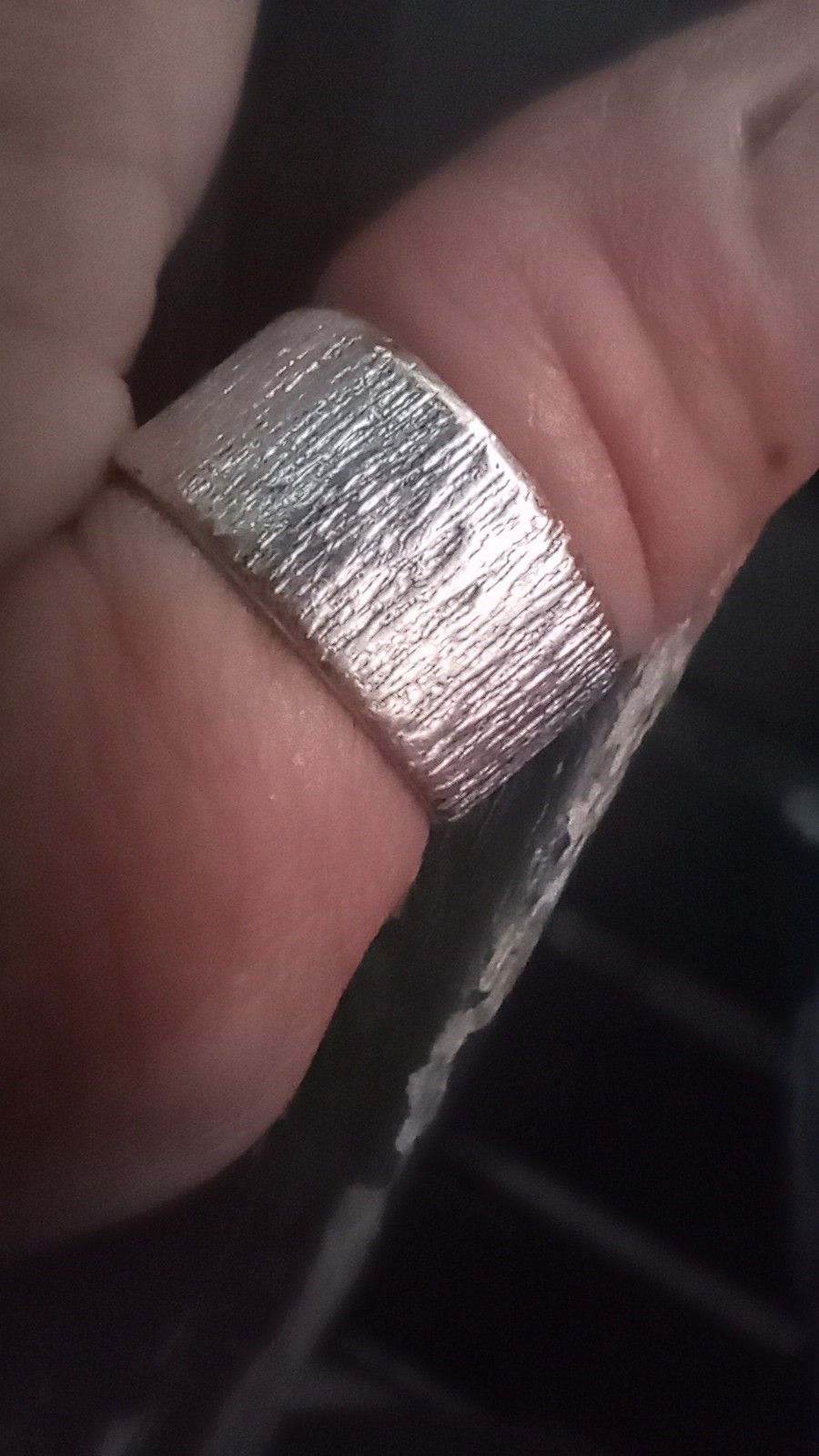9k White Gold Tree Bark Ring Sz7
