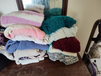 25 Sweaters, Few Glove's, Like New Size, Some Small, Medium And Large $150.00