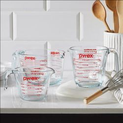 Pyrex 3-piece glass measuring cup set