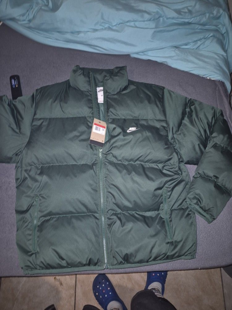 Nike Puffer Jacket (Retail 200$)