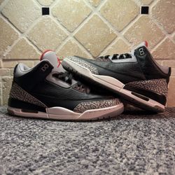 -Jordan 3 “Black Cements” -Size 11M -Used -No box -Shipping available  -Dm for more info