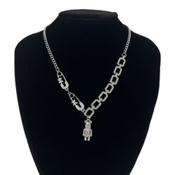 necklace with bear, rain stones, very cute, trendy, attractive, silver color 