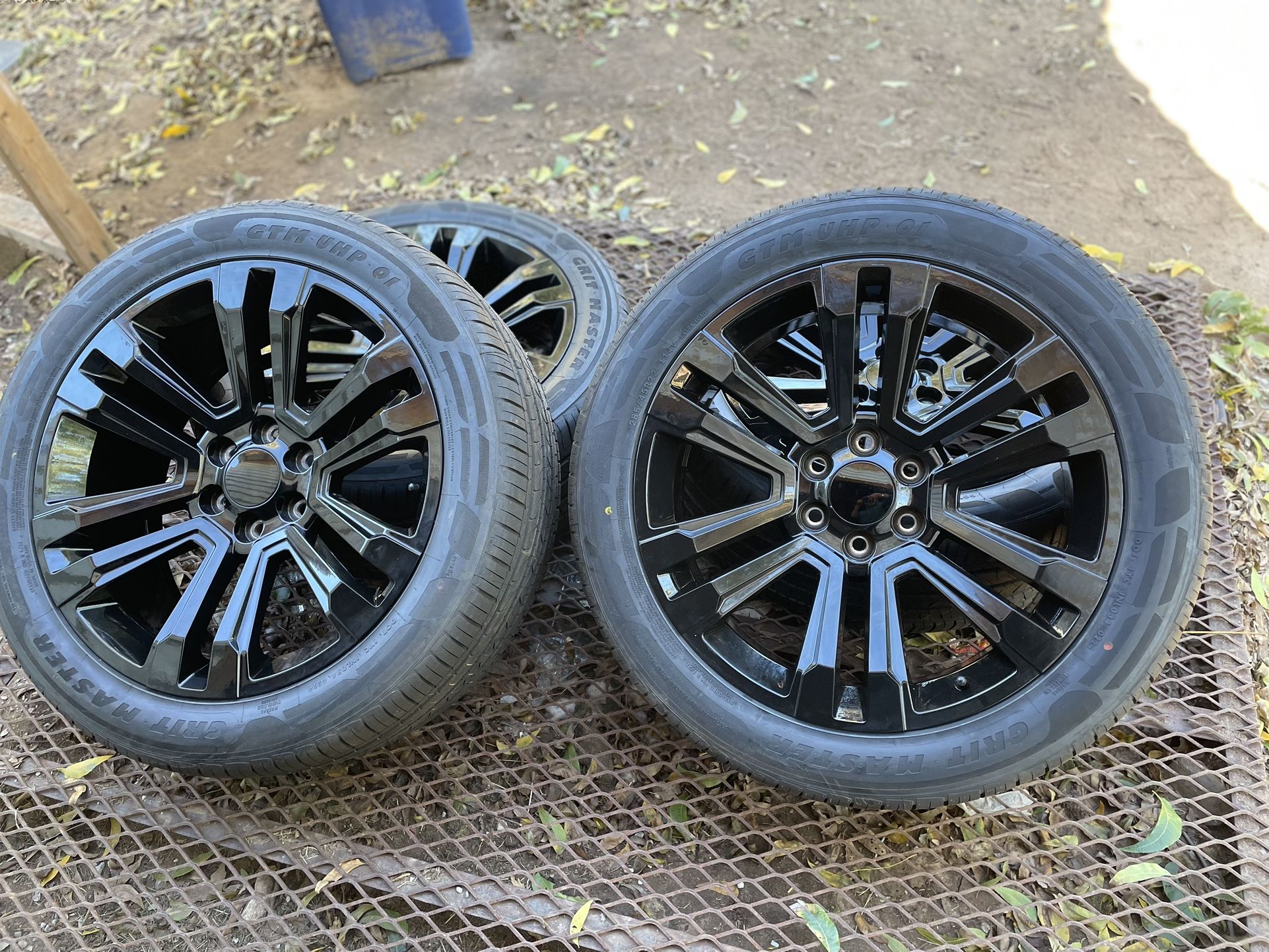 285/45R22” Silverado Snowflakes 6 Lug