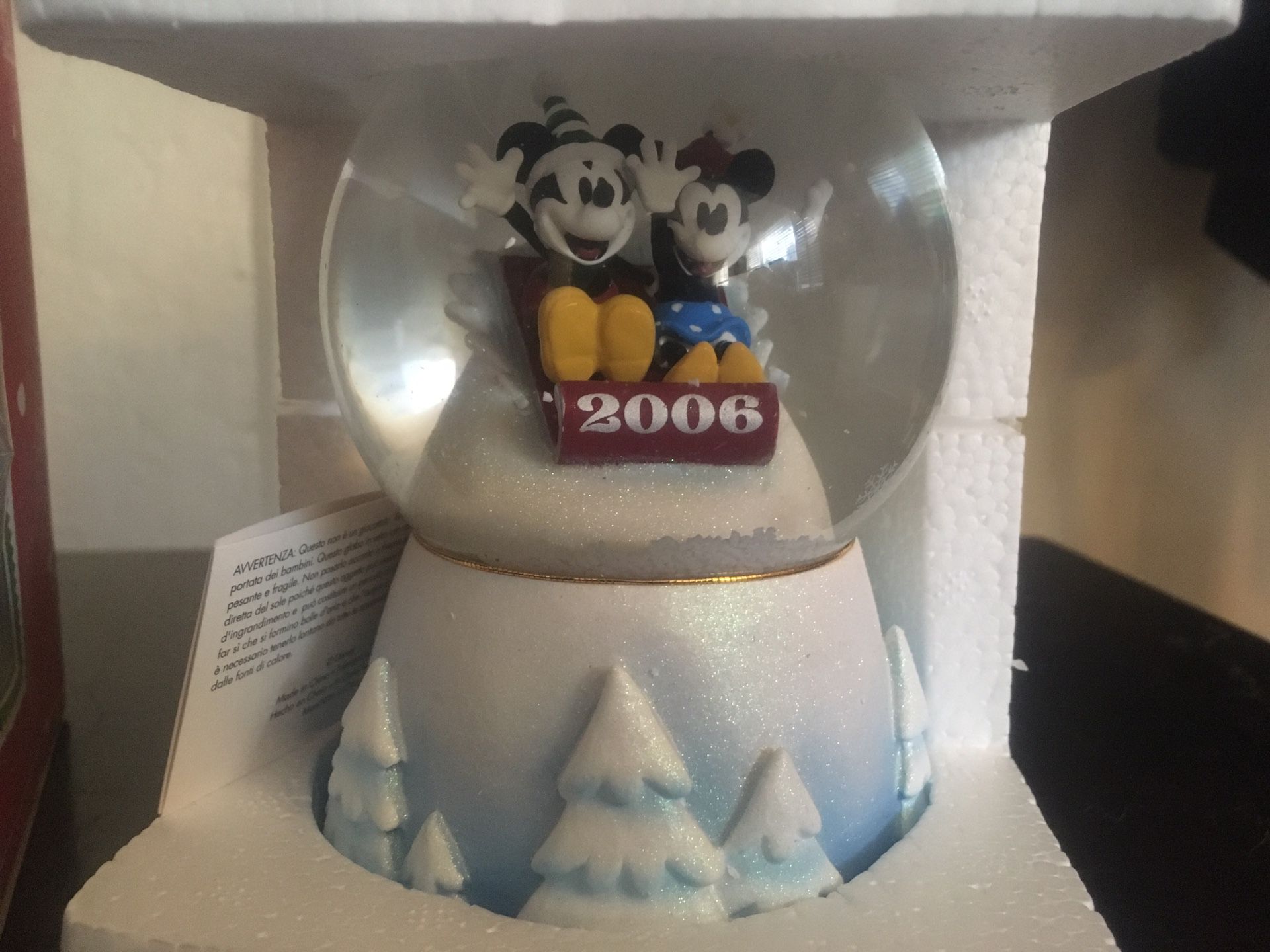 New 2006 Disney Mickey and Minnie Sledding Snowglobe