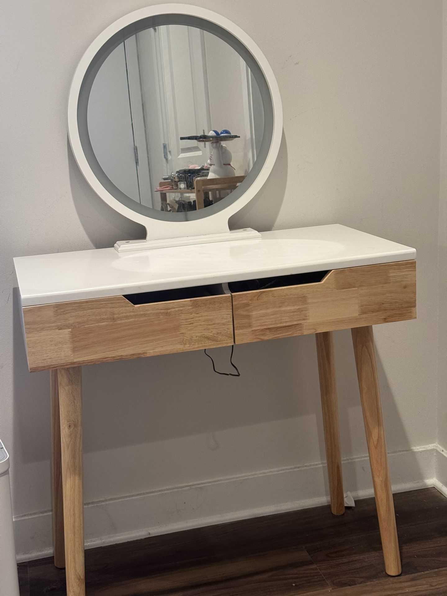 Vanity Desk ( Make Up Table)