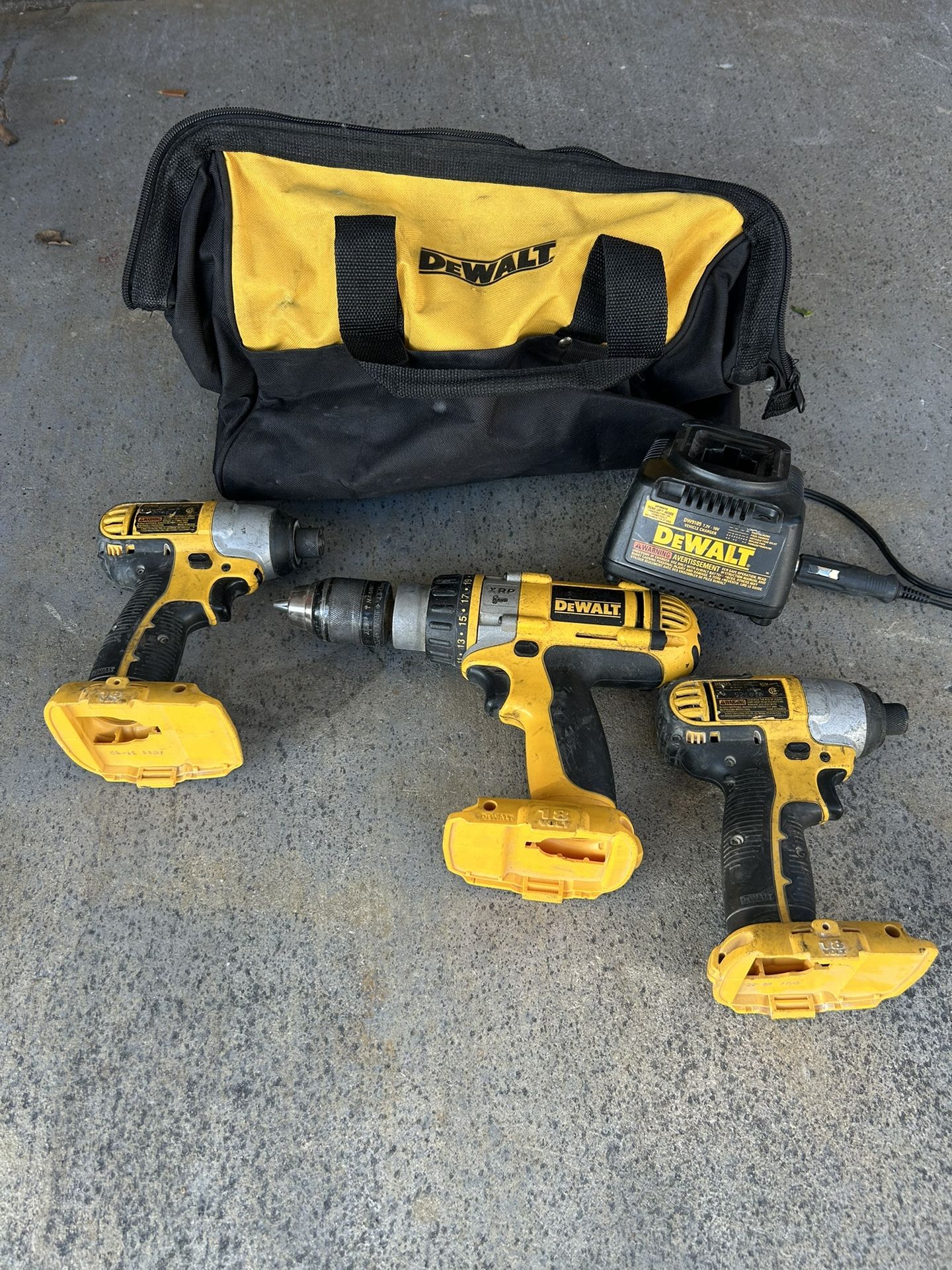 DeWalt Impacts And Drill With Bag