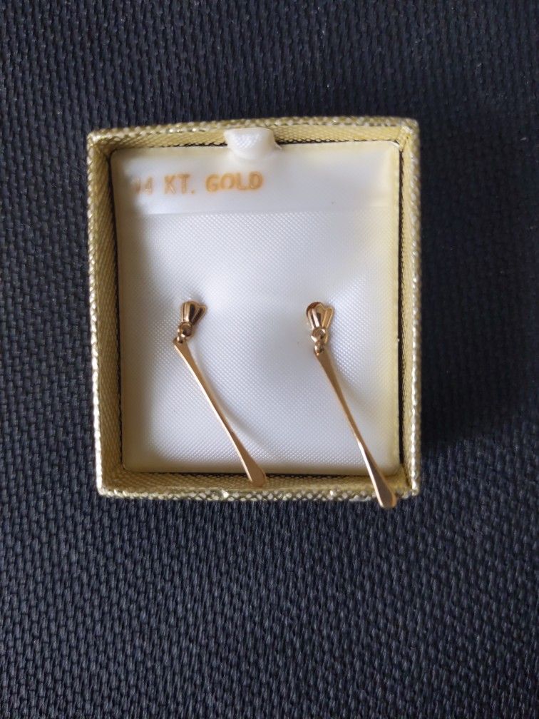 NOS Unique 14 KT Yellow Gold Earrings