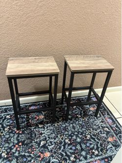 Set of 2 side stand tables