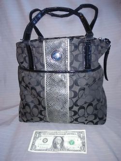 Medium size Coach tote- No.G1360-D25706