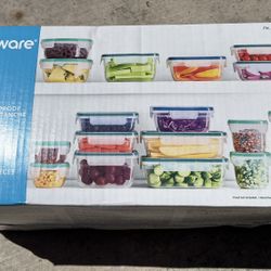 Plastic Snapware Set